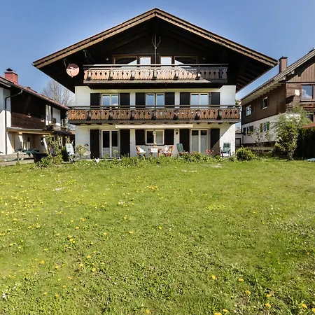 Haus Baum - *