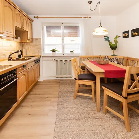 Haus Baum - *